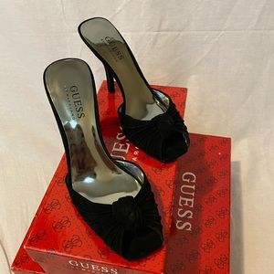 GUESS - velvet slip on heel NWT